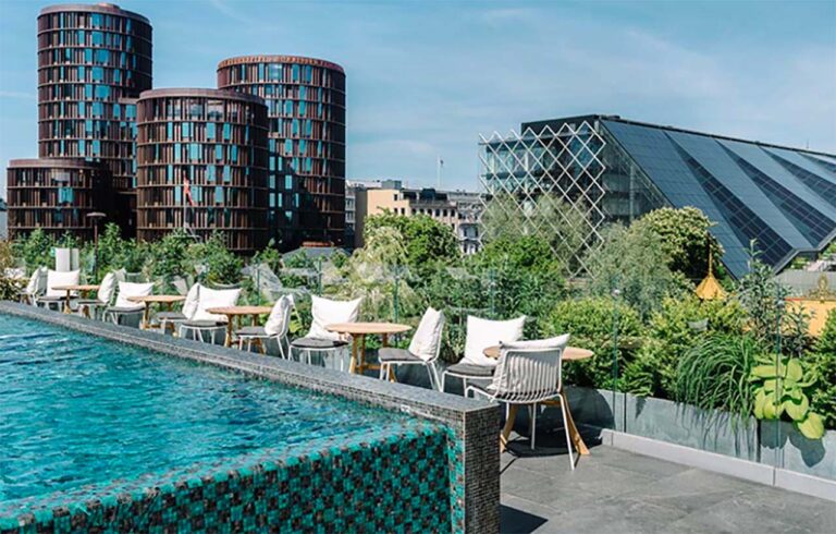 Her bor du på det flotteste hotellet i København- sentralt og unikt