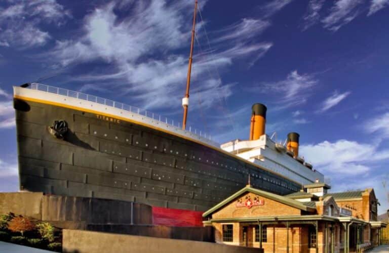 Besøk Titanic Museum og stig ombord som en ekte Titanic farer